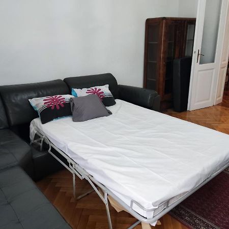 Vintage Apartment In The Center Of Нови Сад Екстериор снимка