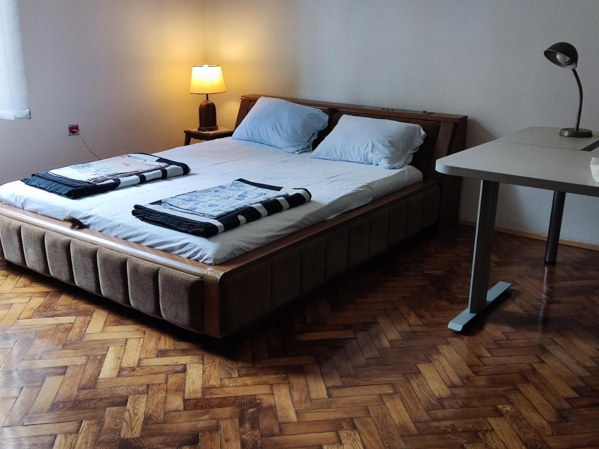 Vintage Apartment In The Center Of Нови Сад Екстериор снимка